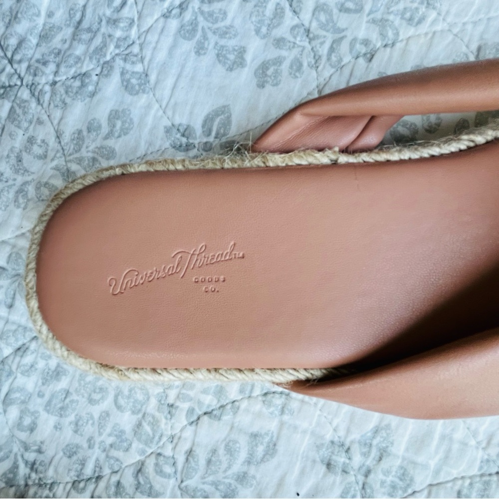 🆑 CLEARANCE! 9 Universal Thread Cross-Knot Sandals - Picture 4 of 5